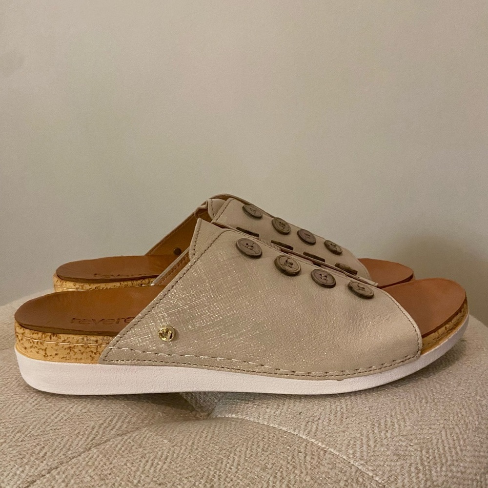 Aetrex Beige Leather Button-Detail Mules